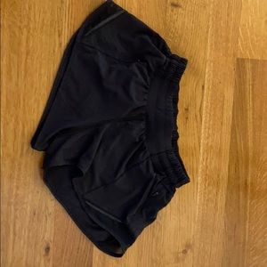 Lululemon Hotty Hot Short II 2.5” Ran very small!